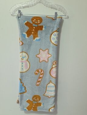 ❤️❤️Source Unknown Light Blue Holiday Gingerbread Fleece Throw